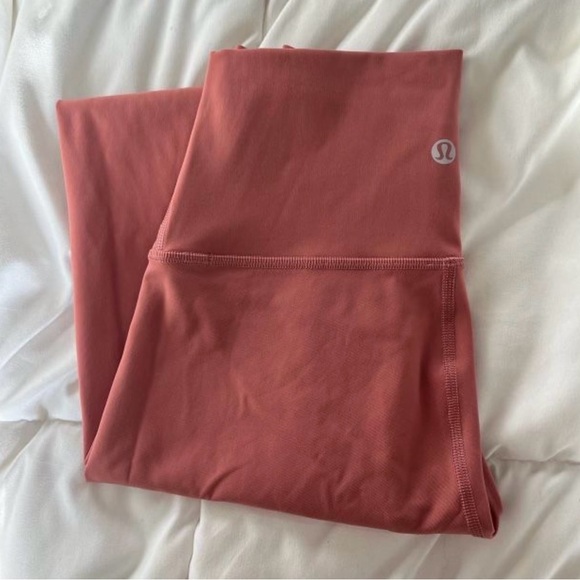 Lululemon Leggings Size 2 Pink Rose 28 inch Inseam - Picture 2 of 4